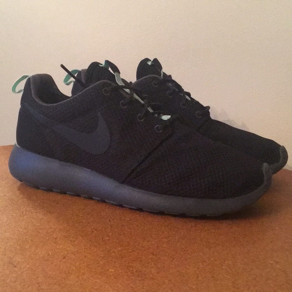 Nike Roshe Black Size 9.5